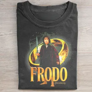 Gildan Men's Fitted Short-Sleeve Round Neck Graphic T-Shirt - Menswear Casual Tee, Vintage Frodo Baggins 1-Ring Print, LOTR Middle Earth Streetwear for Fantasy Book Lovers, Graphic T Shirts