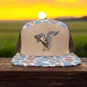 Goose Hunting Trucker Hat Landing Goose Camo Mesh Snapback Embroidered Waterfowl Cap Adjustable Outdoor Hunting Hat Gift for Goose Hunters Men Women Durable Stylish Camo Hunting Accessories