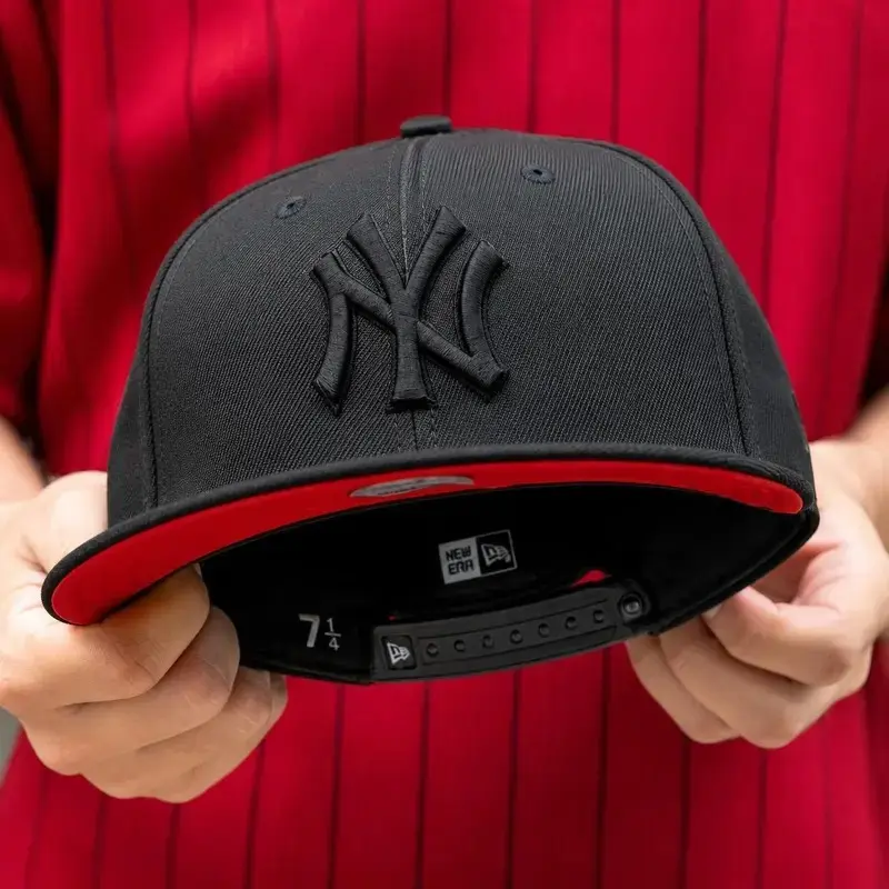 New Era New York Yankees Black Out Red Under Visor 9FIFTY Fitted Hat