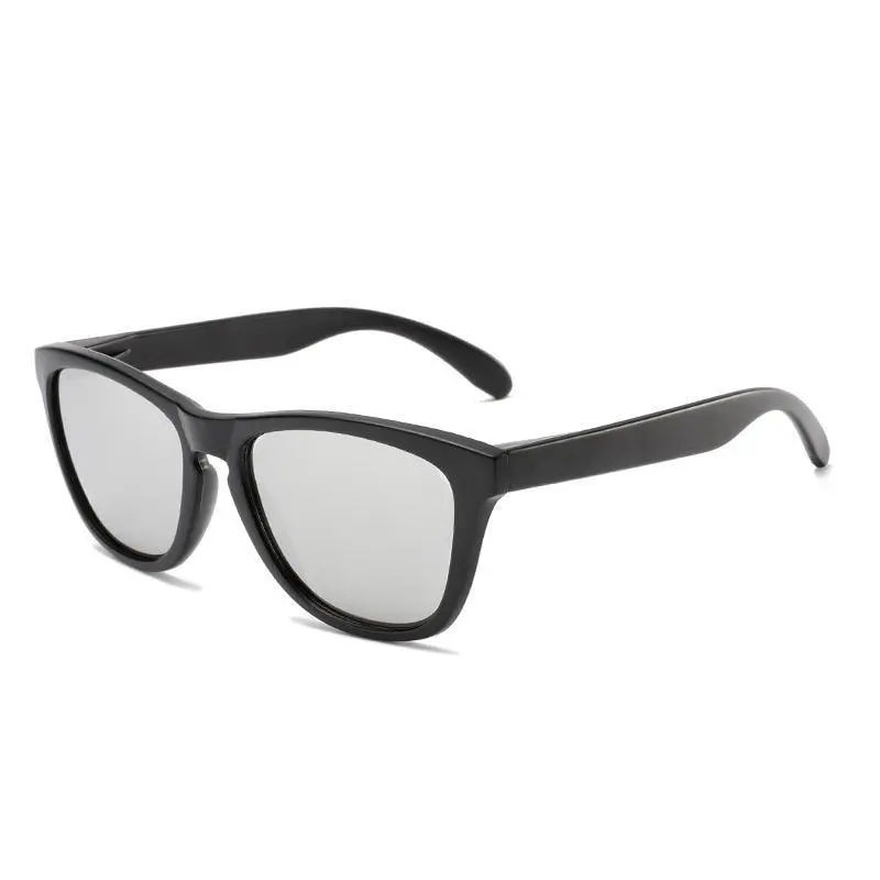 Black and white mercury