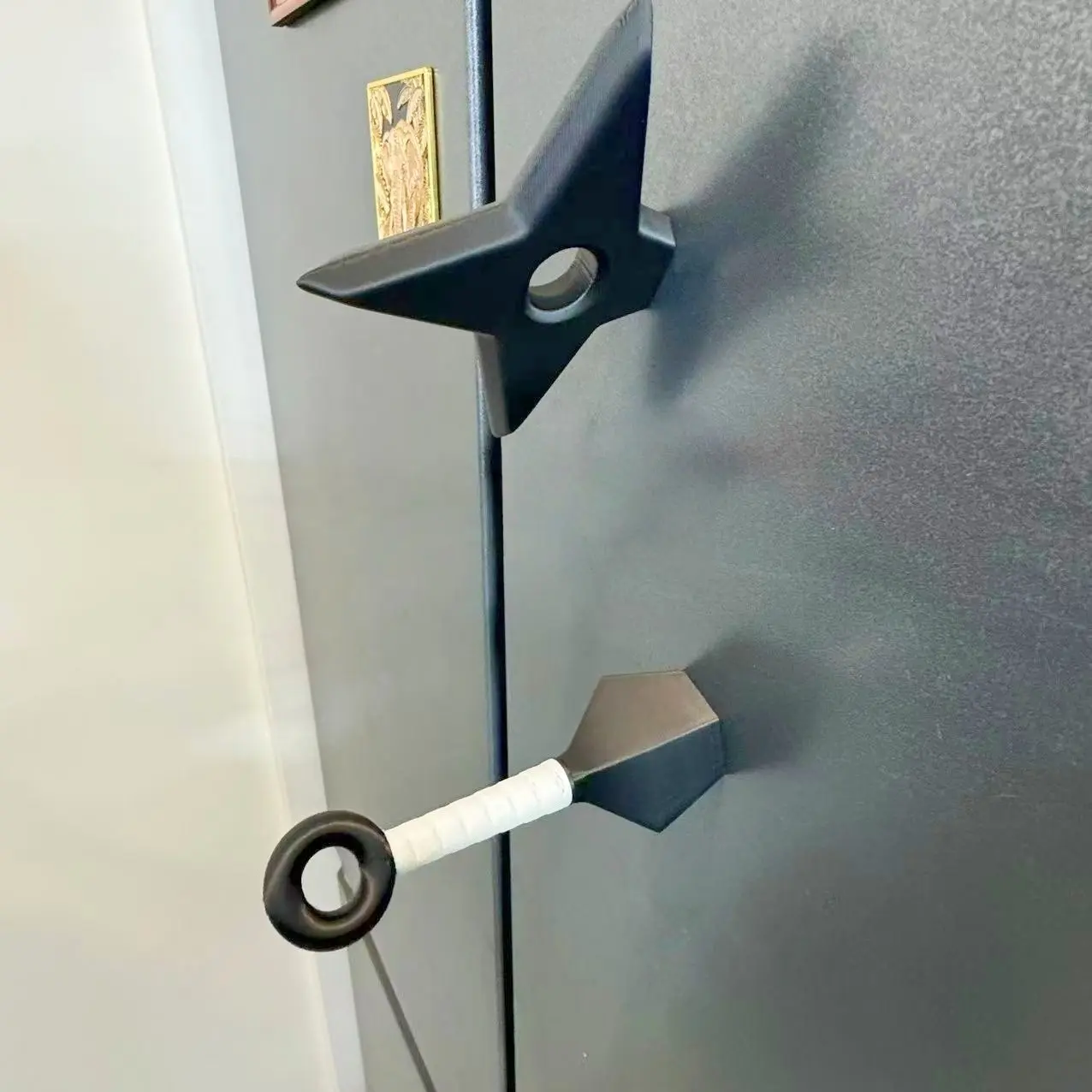 2Pcs 3D Printed Ninja Shuriken Fridge Magnets, Refrigerator Decorating Magnets, Fun Dart Shape Refrigerator Decor Ornament, Decorative Set for Fridge and Dishwasher, Household Decoration, Souvenir Gift for Daily Use
