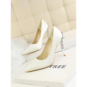 Women's Fashionable Stylish Metal Decor Stiletto Heels, Fabric Upper, Rubber Sole, Elegant Pointed Toe High Heels for Party, Daily Clothing Decor, Shoes for Women & Girls