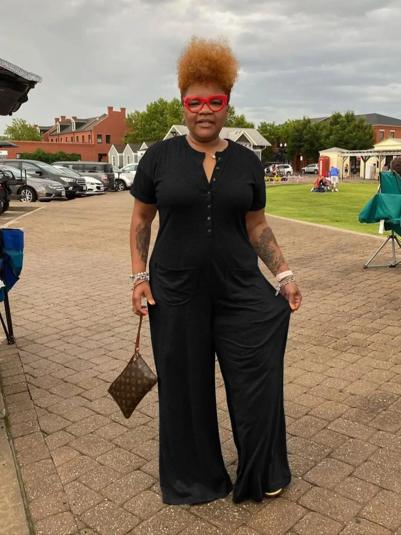 Plus Size Plain Button Front Wide Leg Jumpsuit, Casual Pocket Drop Shoulder Round Neck Jumpsuit for Summer, Women's Plus Size Clothes for Daily Wear