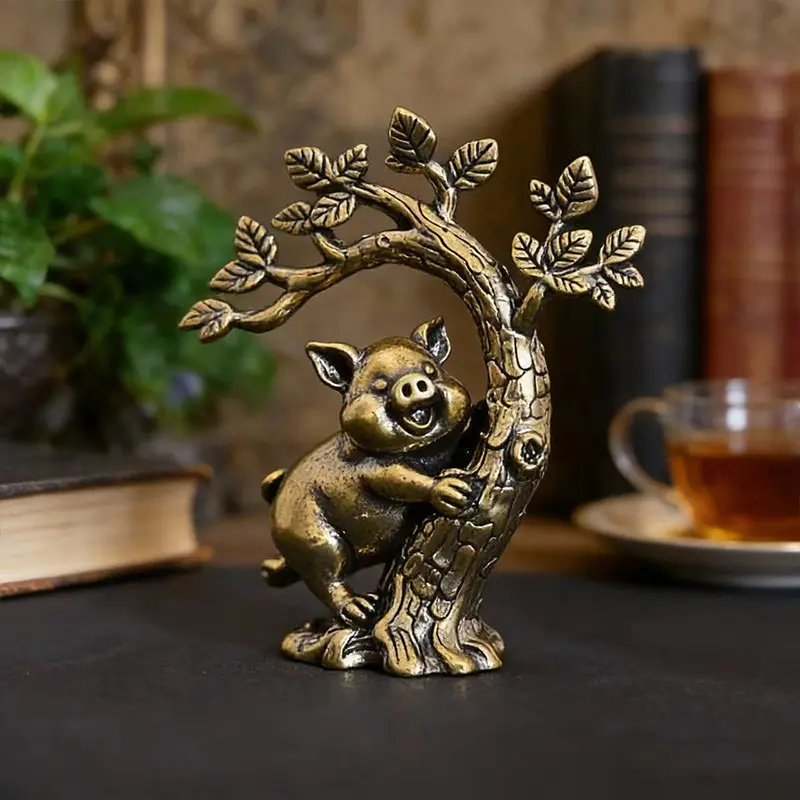 Brass Retro Pig Figurine, Cute Pig Hugging Prosperity Tree, Vintage Home Decor, Ideal for Study Room Living Room Office, Animal Figurines, Decoration Figure