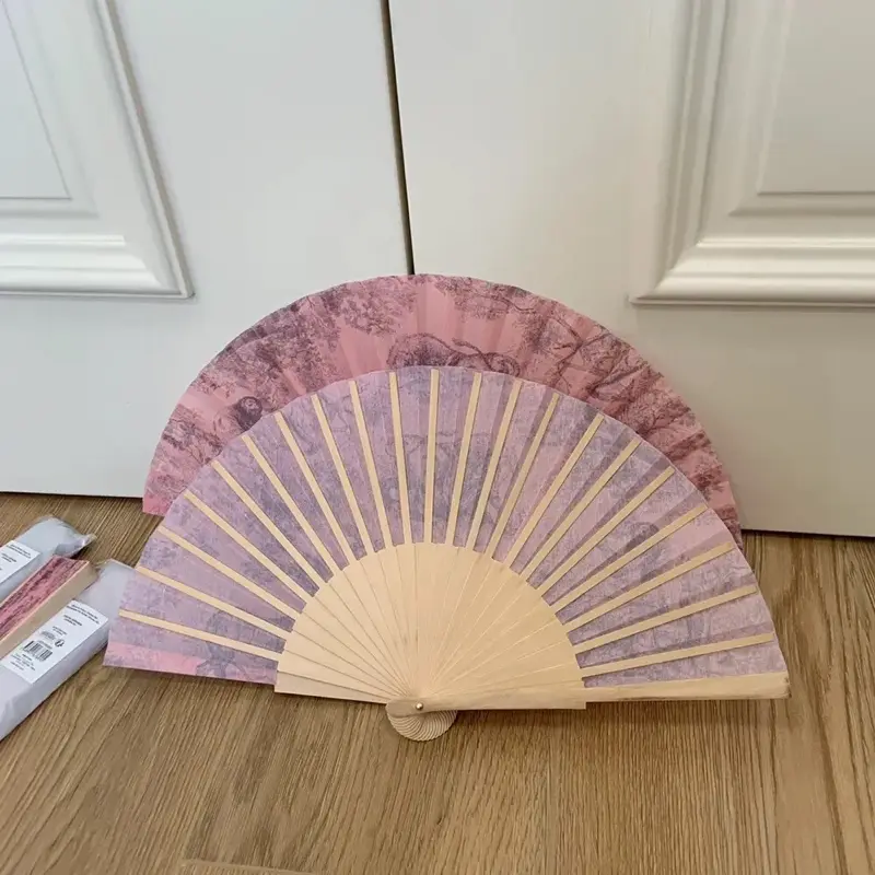 Designer Bamboo Folding Fan Great Party Favor VIP Gift Hand Dance Fan Style Fabric Fan Silk Folding Bamboo Hand Held Fans Wedding Birthday Party Favors Gifts Car Keychain