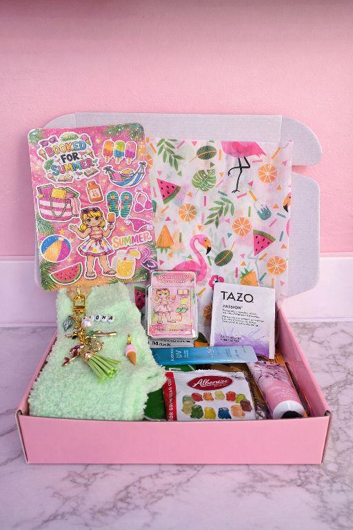 Summer Bookish Girl Limited Edition Blind Date with a Kindle Box Bundle | Includes Holographic Insert, Magnetic Grip, Dust Plug Charm, Hanging Chain Charm & More