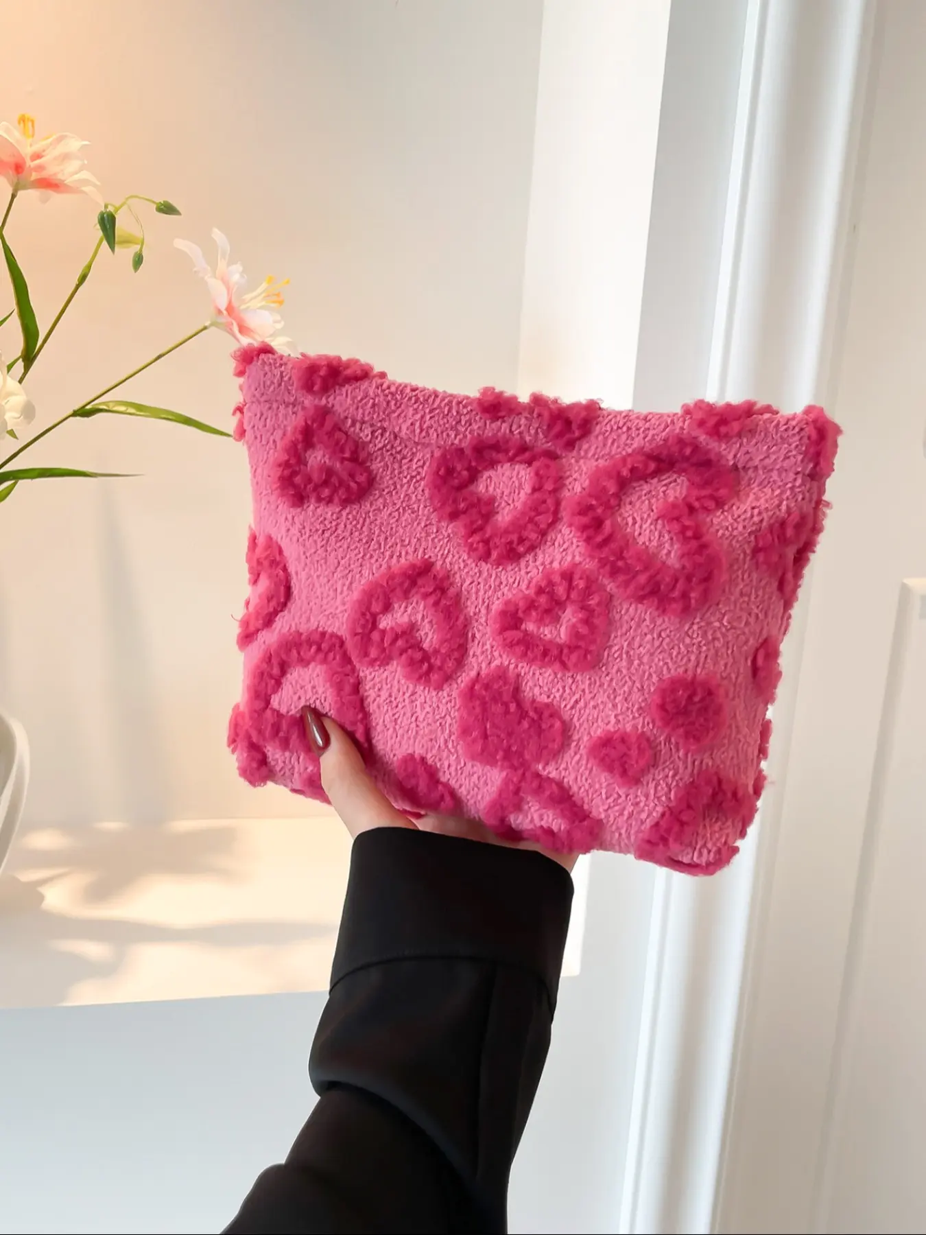 Solid colour love plush design Clutch Bag, large capacity travel organiser with zipper, portable travel organiser for women and girls, Cute Clutch, Zipper Purse