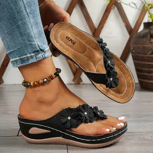 Women's Fashion Flip Flops Casual Open Toe Flat Sandals Floral Decorations Comfortable PU Sole All Season Wear Standard Fit Summer Beach Shoes