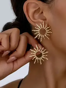 [Chic Earrings] Elegant Chic 1 Pair of Bohemian Style Hollow Sunflower Stud Earrings | Simple Style, Suitable for Women's Daily Leisure And Holiday Decoration Fashionable Earrings