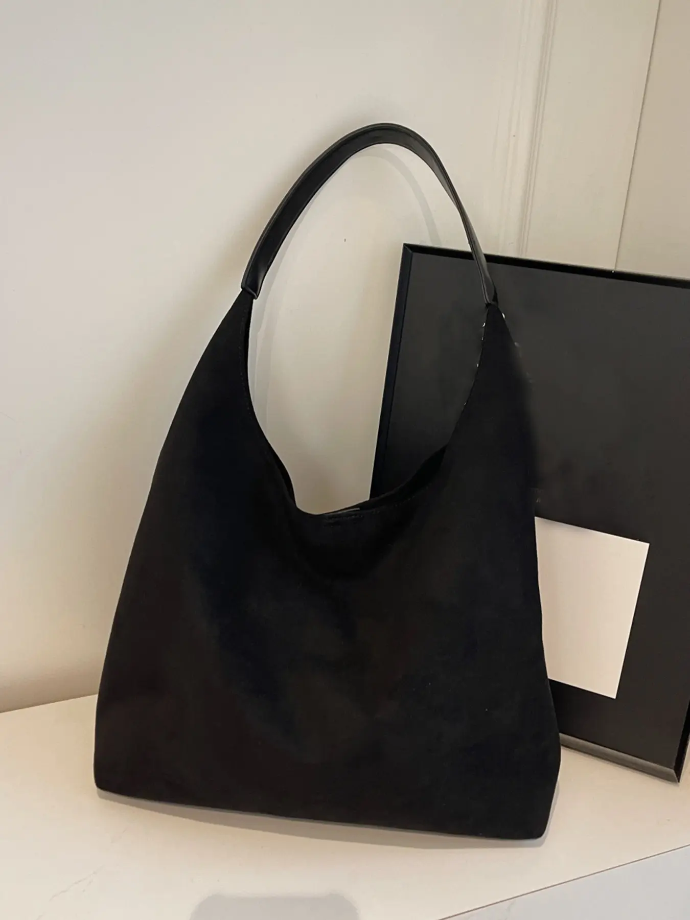 Retro exquisite versatile armpit bag with rivet decoration design, simple and casual single shoulder bag, Handbag Shoulder Bag, Casual Crossbody Bag, can accommodate cosmetics, mobile phones, suitable for commuting and shopping