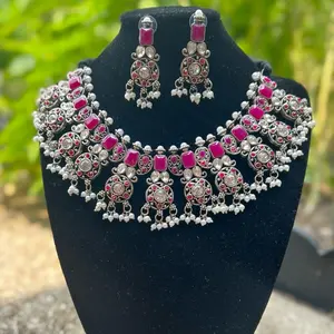 Maroon necklace set