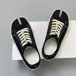 Fashion Niche Split‑Toe Lace‑Up Canvas Sneakers Contemporary Streetwear Lightweight Wear‑Resistant Outdoor Casual Walking Shoes Footwear Loafer Flat e to split