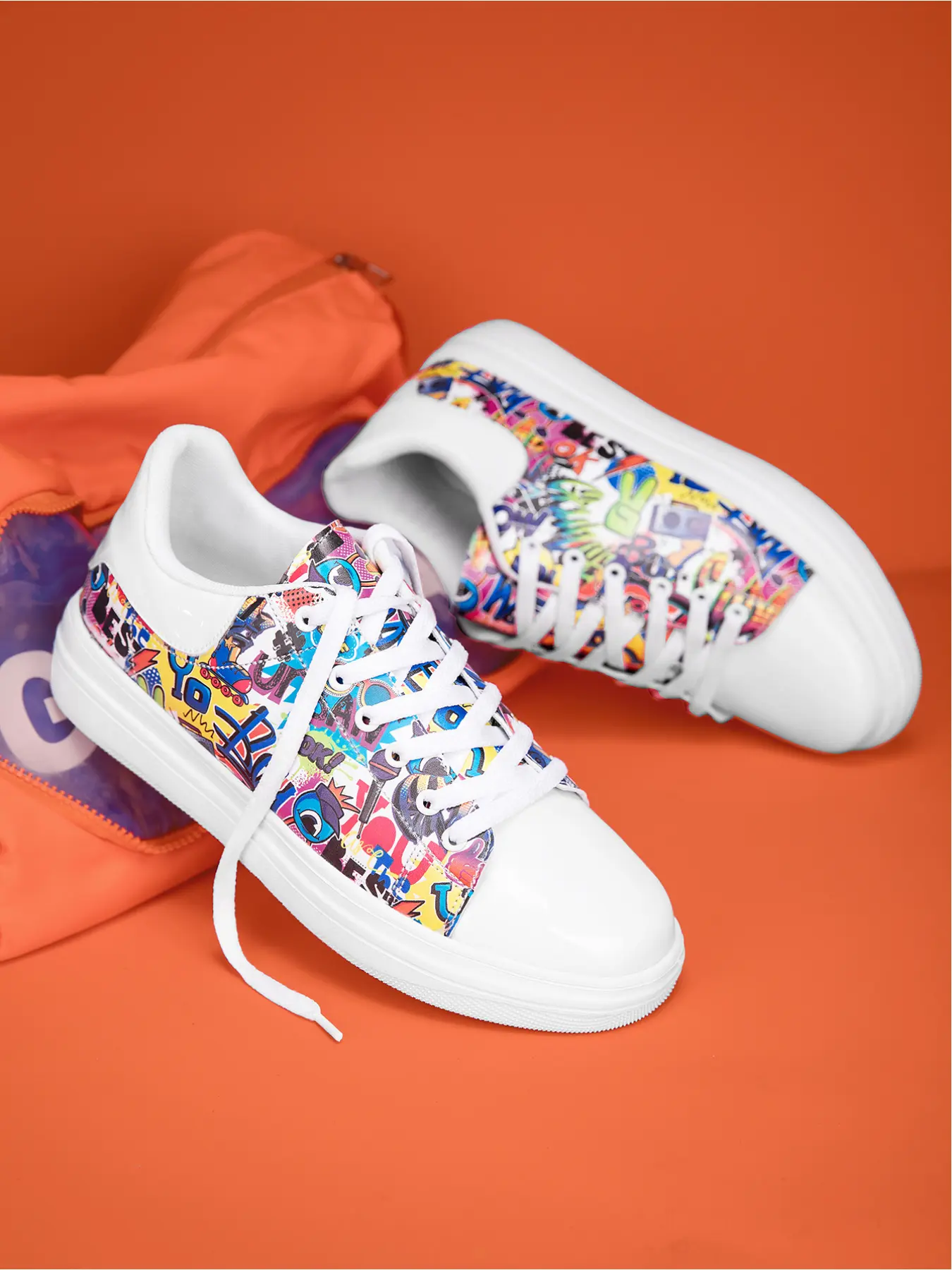 Men's Gold-Surface Graffiti Platform Sneakers, Cool Street Style, Metallic Patent Leather + Cartoon Graffiti + Platform Design, Eye-Catching Style, Unique Personality , Ideal for Daily Commuting & Trendy Wear Scenarios