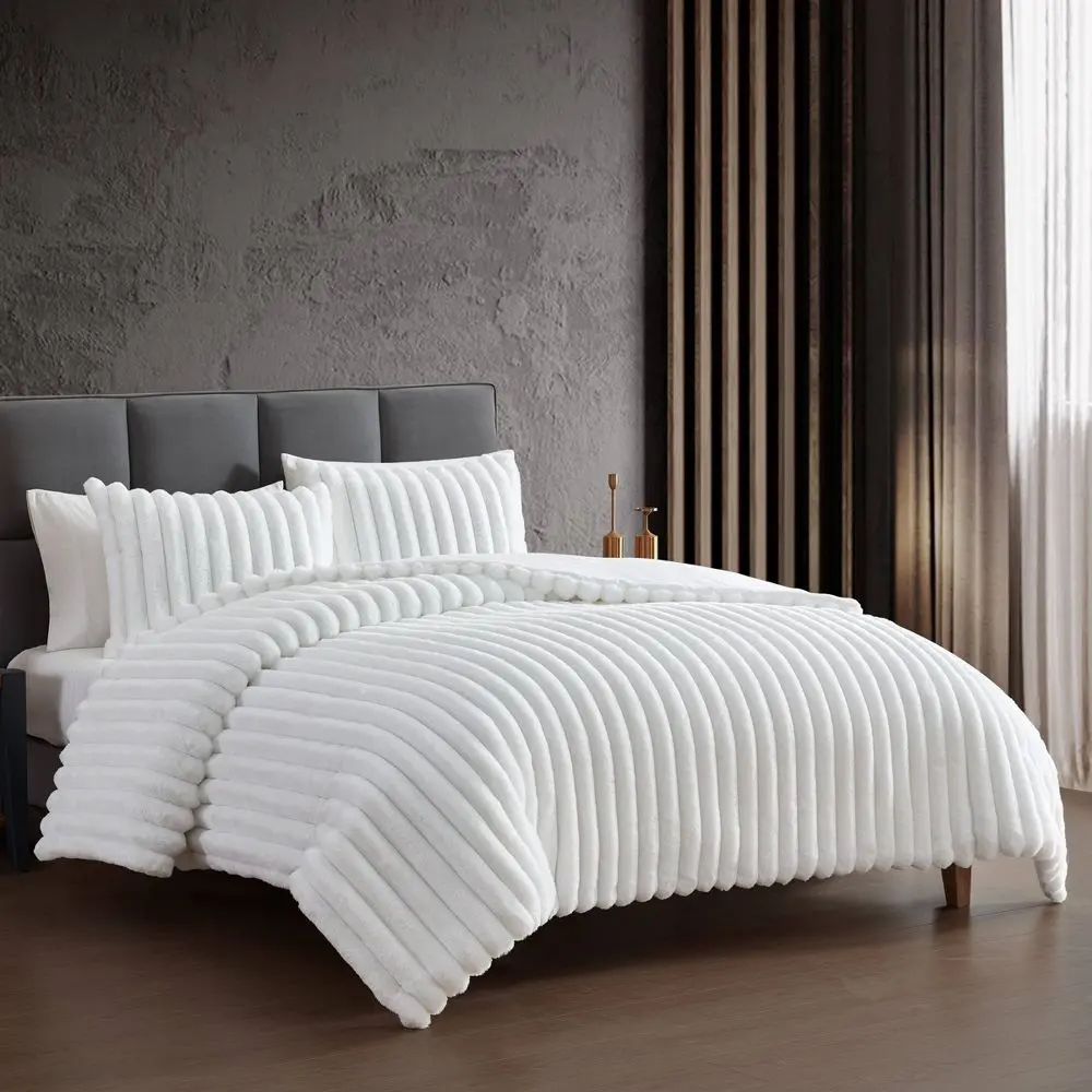 Hallmart Collectibles 3pc Comforter Set Hallmart Collectibles 3pc Comforter Set