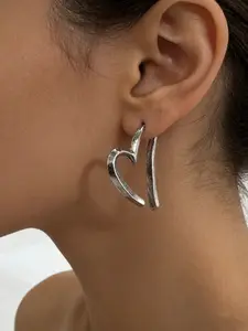 Elegant Heart-Shaped Earrings, Hollow Heart Design, Minimalist Geometric Pattern Design for Daily Wear & Special Occasions, Perfect Gift for Women & Girls, Iron Earrings