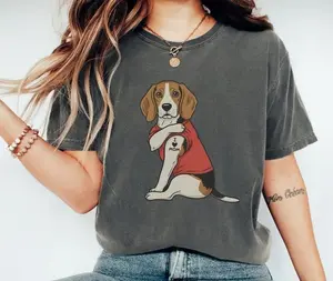 Beagle T-Shirt Featuring Tattooed Dog Illustration, I Love Mom Graphic Tee for Pet Owners, Unique Retro Animal Lover Apparel