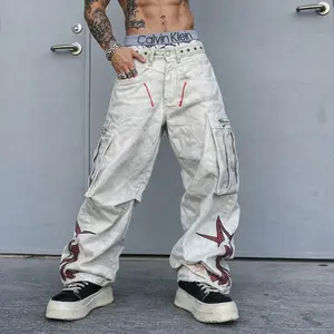 The same Y2k hand-painted graffiti for men and women is made of old multi-pocket jeans, American high street loose straight-leg pants, red hand-painted graffiti + multi-pocket tooling design ++ old water washing white + blackening process, very suitable f