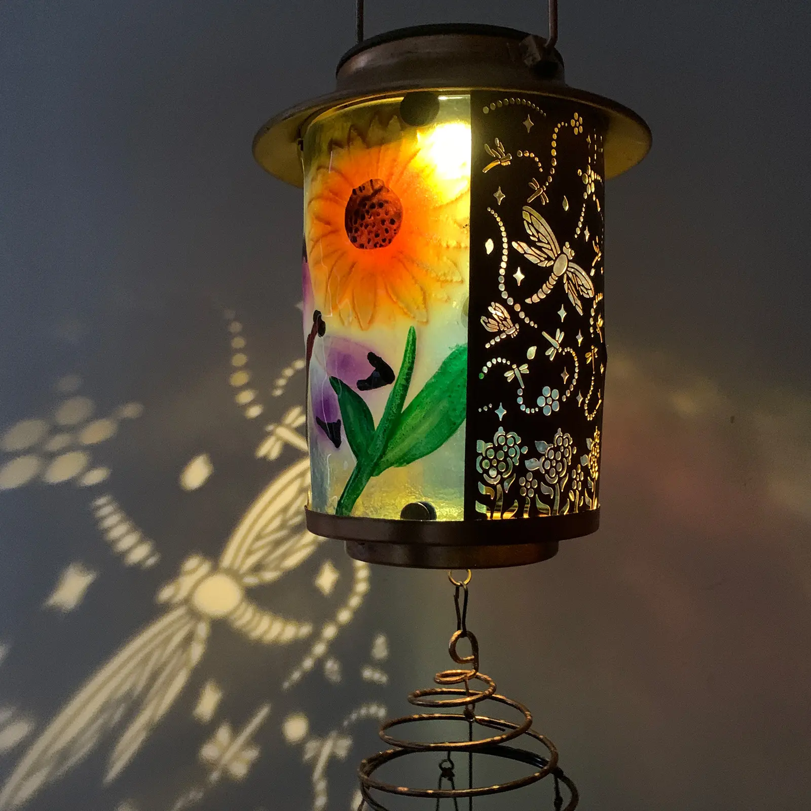 Solar Wind Chime Light, Decorative Dragonfly Memorial Wind Chime with Deep Tone, Outdoor Garden Hanging Decor, Sympathy Gift for Mom, Decorative Wind Chime
