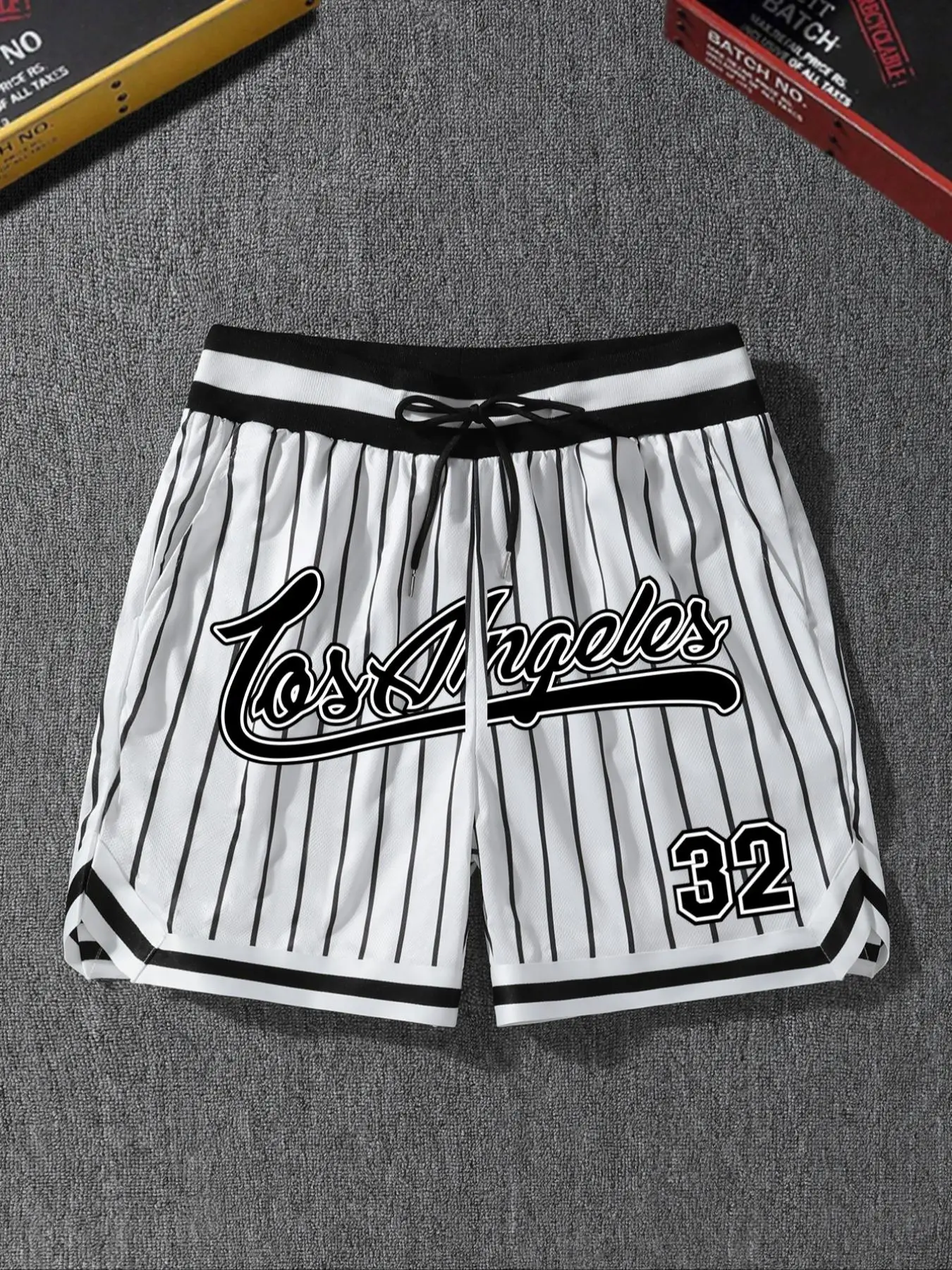 Men's Letter & Number "32" Print Pocket Drawstring Waist Shorts, Loose Casual Street Soft Striped Print Straight Leg Shorts for Summer, Men's Bottoms