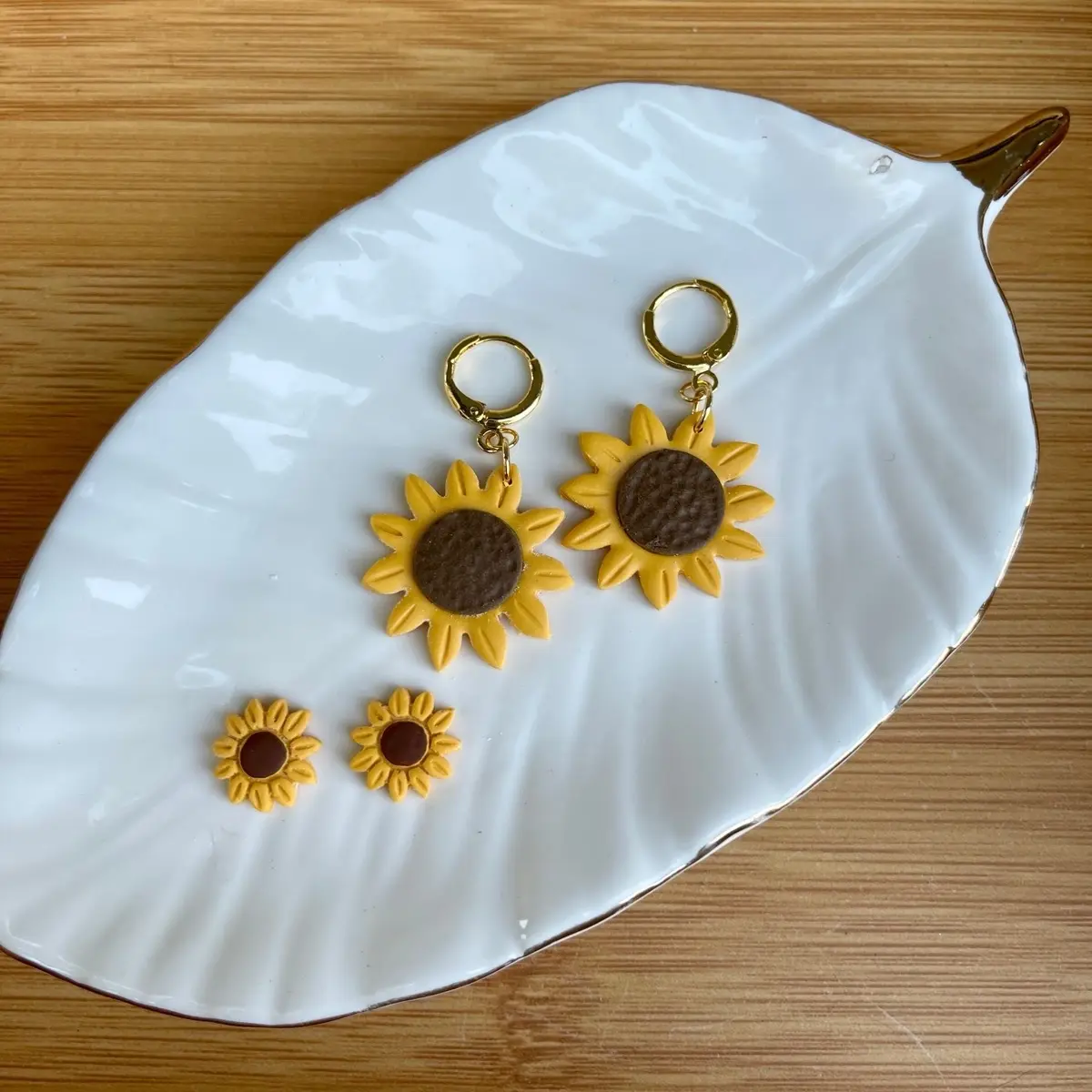 Sunflower Clay Earrings - Elegant Design with Gold-Tone Finish and Sunflower Beads