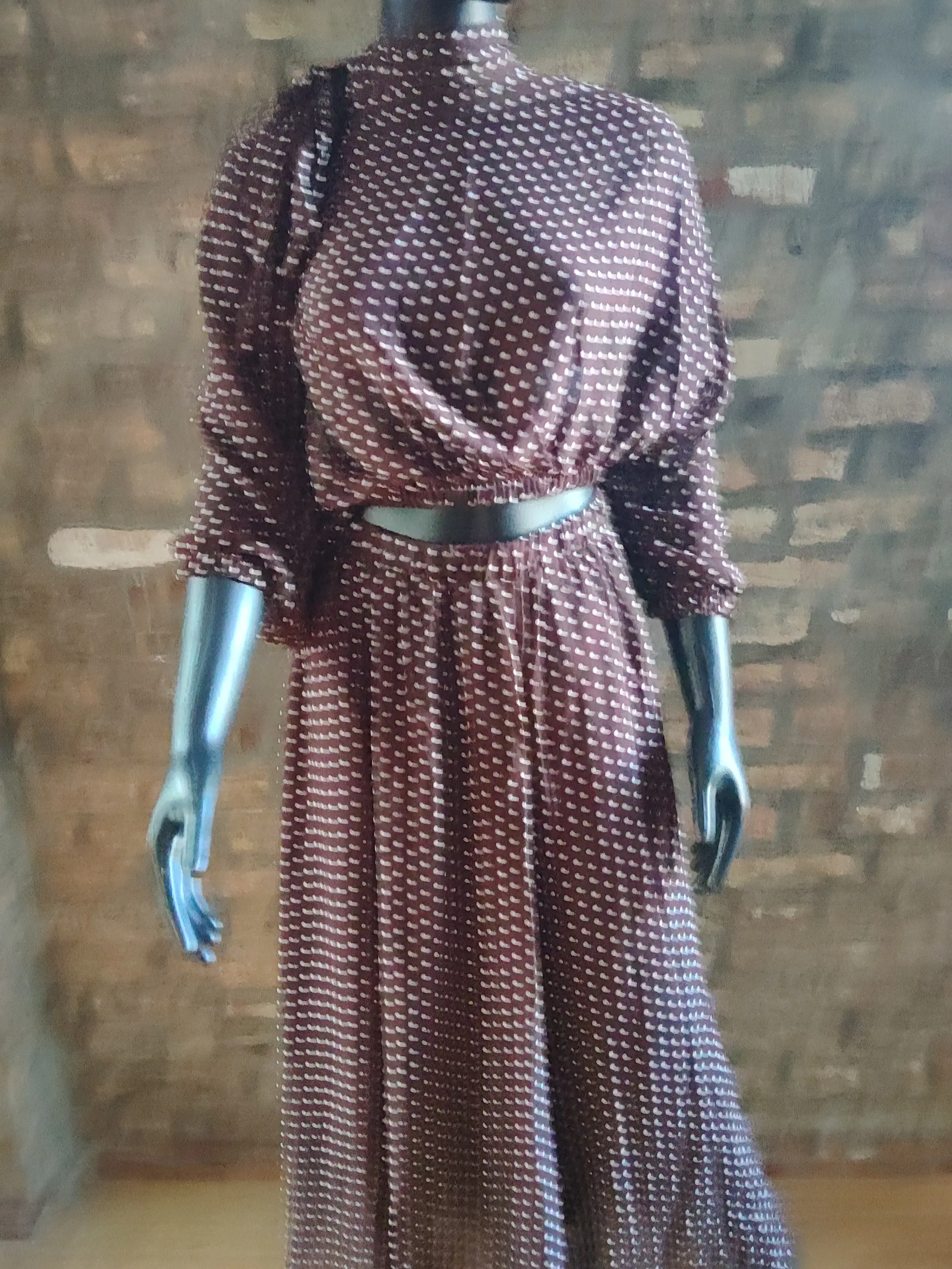 Classy Full Figure w/Edge