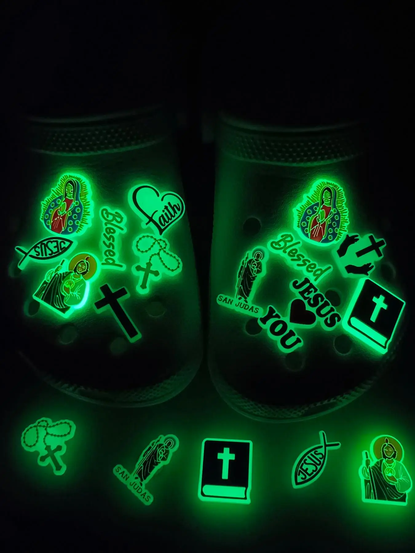 Glow in the Dark Shoe Charm for Clogs, 11pcs Cartoon Heart & Cross Pattern Shoe Charm for Men & Women, Diy Shoes Decoration Accessories