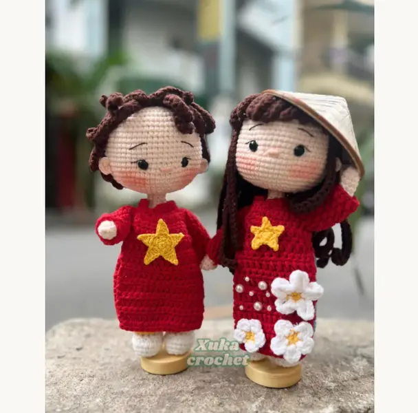 Crochet Vietnamese Couple Dolls – Handmade Ao Dai & Non La Amigurumi, 25cm Cultural Gift for Friends or Home Decor