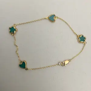 Elegant Green Heart and Star Bracelet with Gold Chain, Perfect for Everyday Wear, Versatile and Chic Accessory