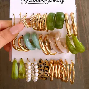 Metal C-shaped Earrings Geometric Hoop Set 5-piece Set Beautiful Earrings for Women Vintage Pearl Earrings