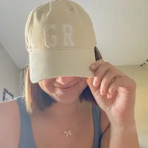 GR Hat - Classic Style in a Neutral Tone