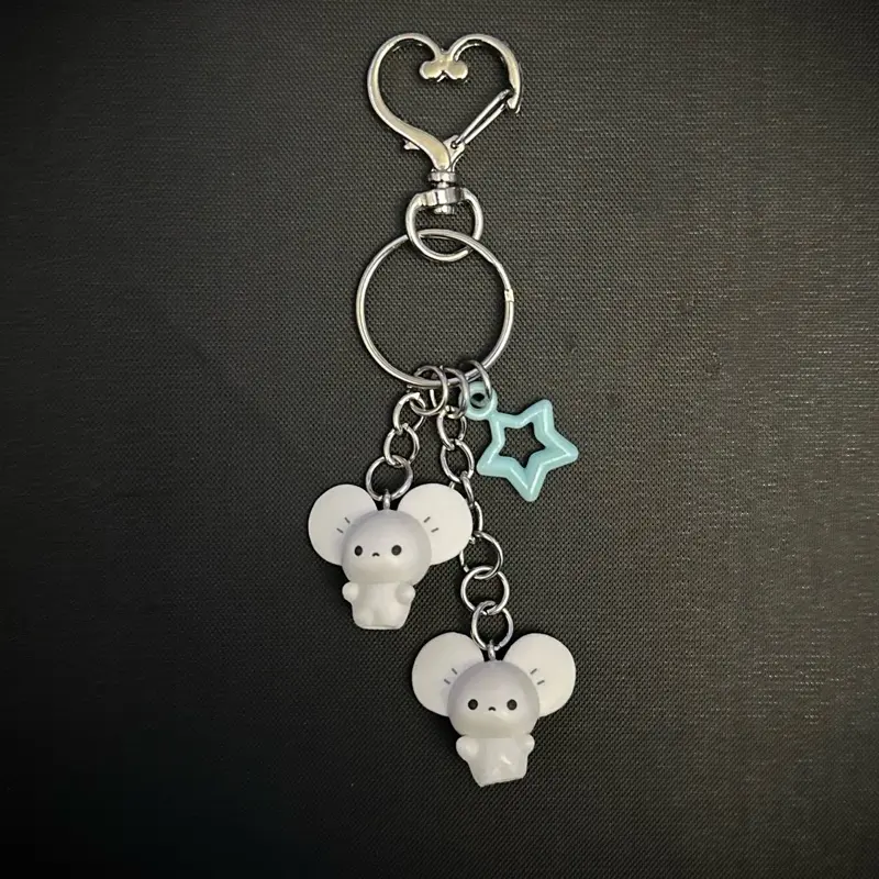 Baby Tandemaus Keychain with Clip - Cute Animal Design, Heart-Shaped Link, and Star Detail