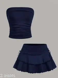 A 2-piece set of casual Strapless tops and half-length skirts for teenagers, featuring simple designs that are versatile, comfortable for sports, and suitable for travel, outings, and gatherings. Teen Fashion clothing.