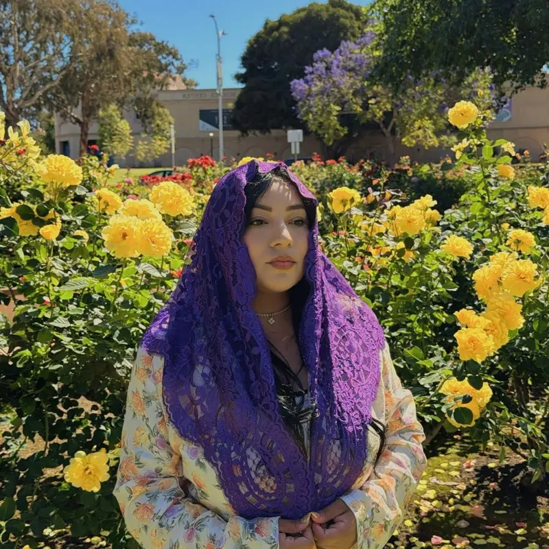 Women's Spanish-Style Lace Chapel Veil, Lightweight Design