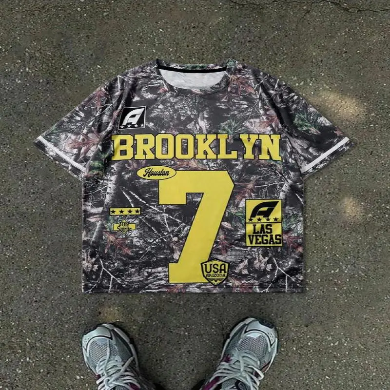 Men's Fitted T-Shirt in a Sporty Chic Camo & Letter All Over Print, Short Sleeve for Casual Daily Wear, Male, One-Piece