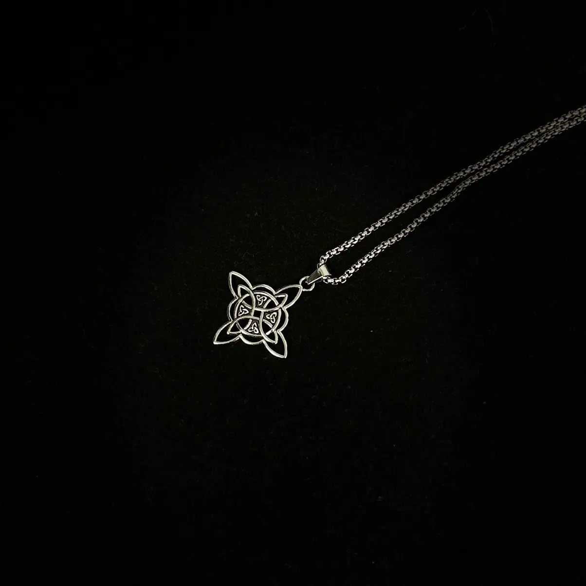 Nudo De Bruja Witches Knot Necklace