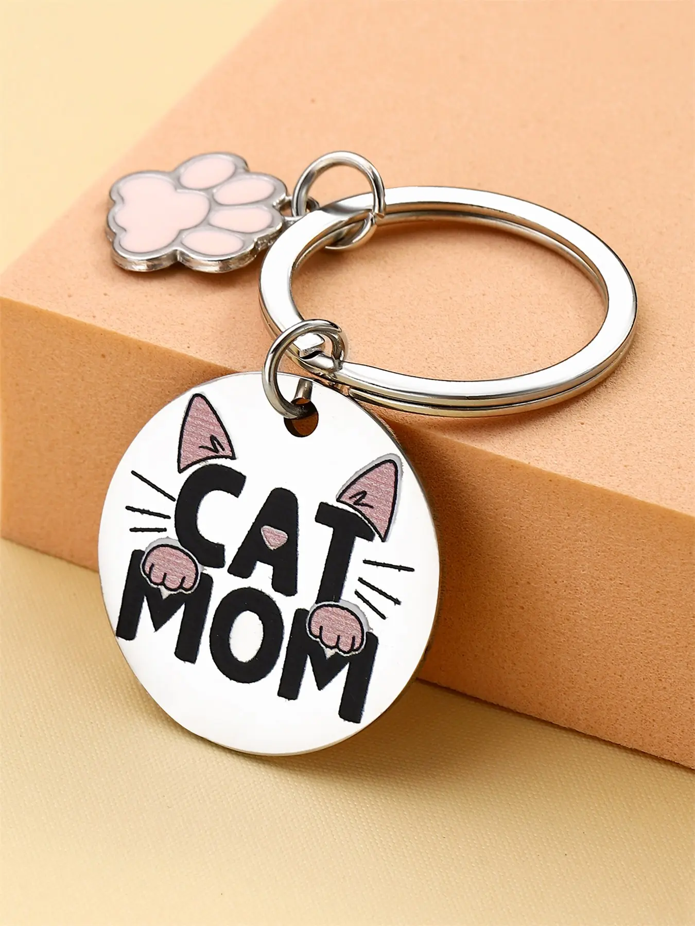 Mother's Day Gift Cat Mom Keychain Gift, Pendant Keychain, Cute Keychains, Silver Color, Perfect for Mother's Day, Christmas, Thanksgiving, Holiday Gifts, Ideal for Friends, Keychain Included