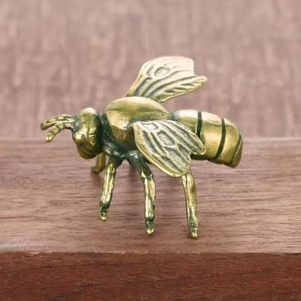2 PCS Gold Bee Figurines: Vintage Brass Bee Statues Decorative, Brass Animal Ornament DIY Craft, Small Brass Metal Bee Desktop Ornament for Rustic Office Home Decor Wall Art Gift