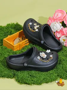 Shiny Women's Sandals with Butterfly Flower Metal Chain, Comfortable Garden Shoes, Perfect Gift for Friends and Lovers, Butterfly Decorated Slides, Open Toe Slippers