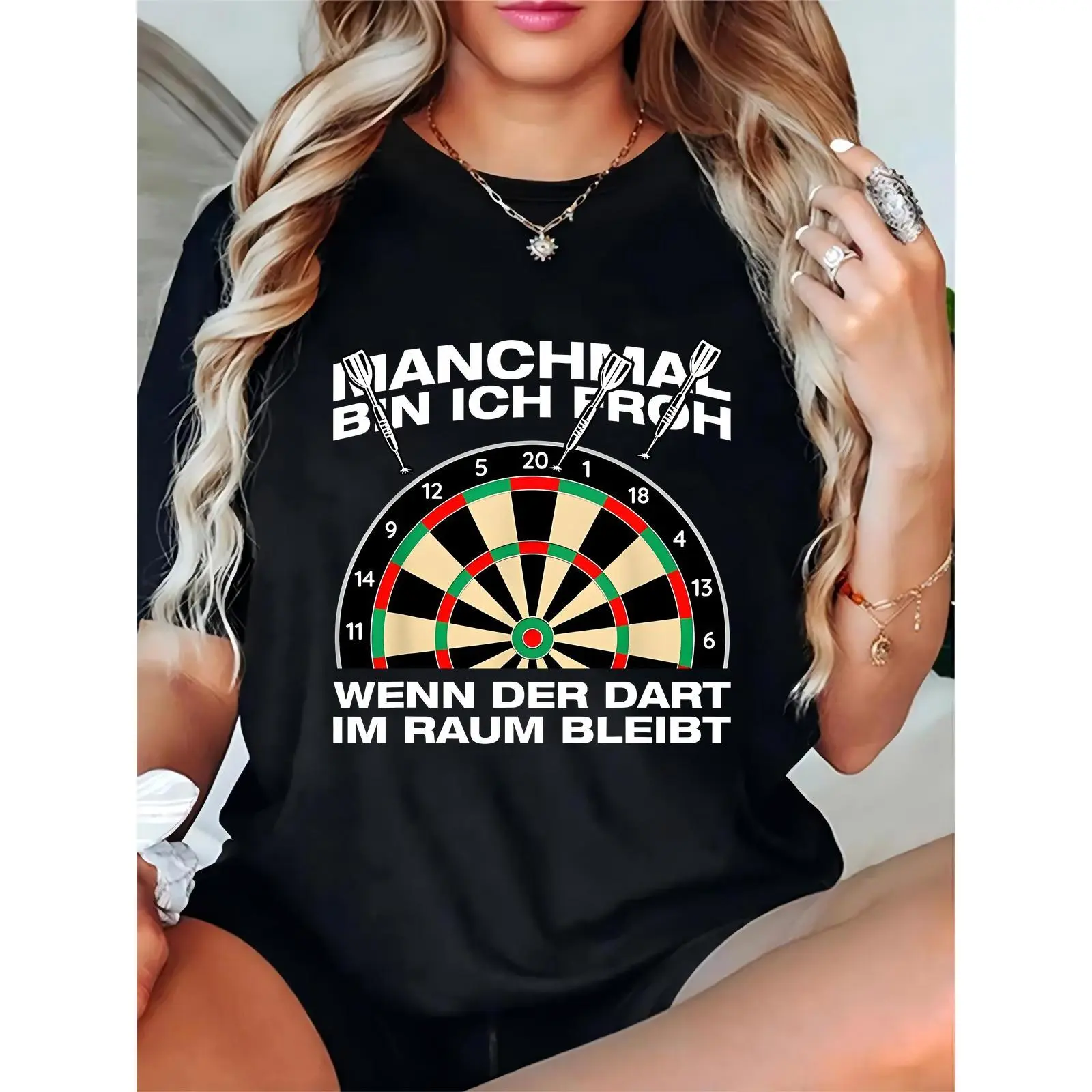 Women's Black Dartboard Darts Graphic T-Shirt, Funny German Slogan Casual Tee for Dart Lovers, Daily & Game Night Outfit