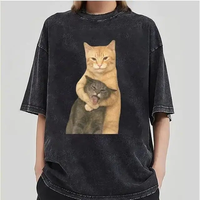 230G Heavyweight Funny Cat Quarrel Graphic Tee Vintage Cat Print Shirt 100% Cotton Short Sleeve Crew Neck Casual Streetwear Fashion Top Soft Comfortable Summer Everyday Wear Gift for Cat Lovers Men Women Father's Day Gift