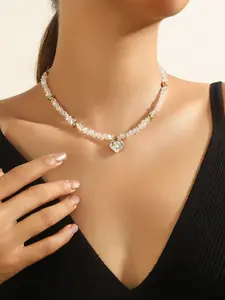 1 fashionable and personalized women's transparent crystal bead necklace, light luxury and elegant rhinestone heart-shaped pendant collarbone chain, the perfect gift for women