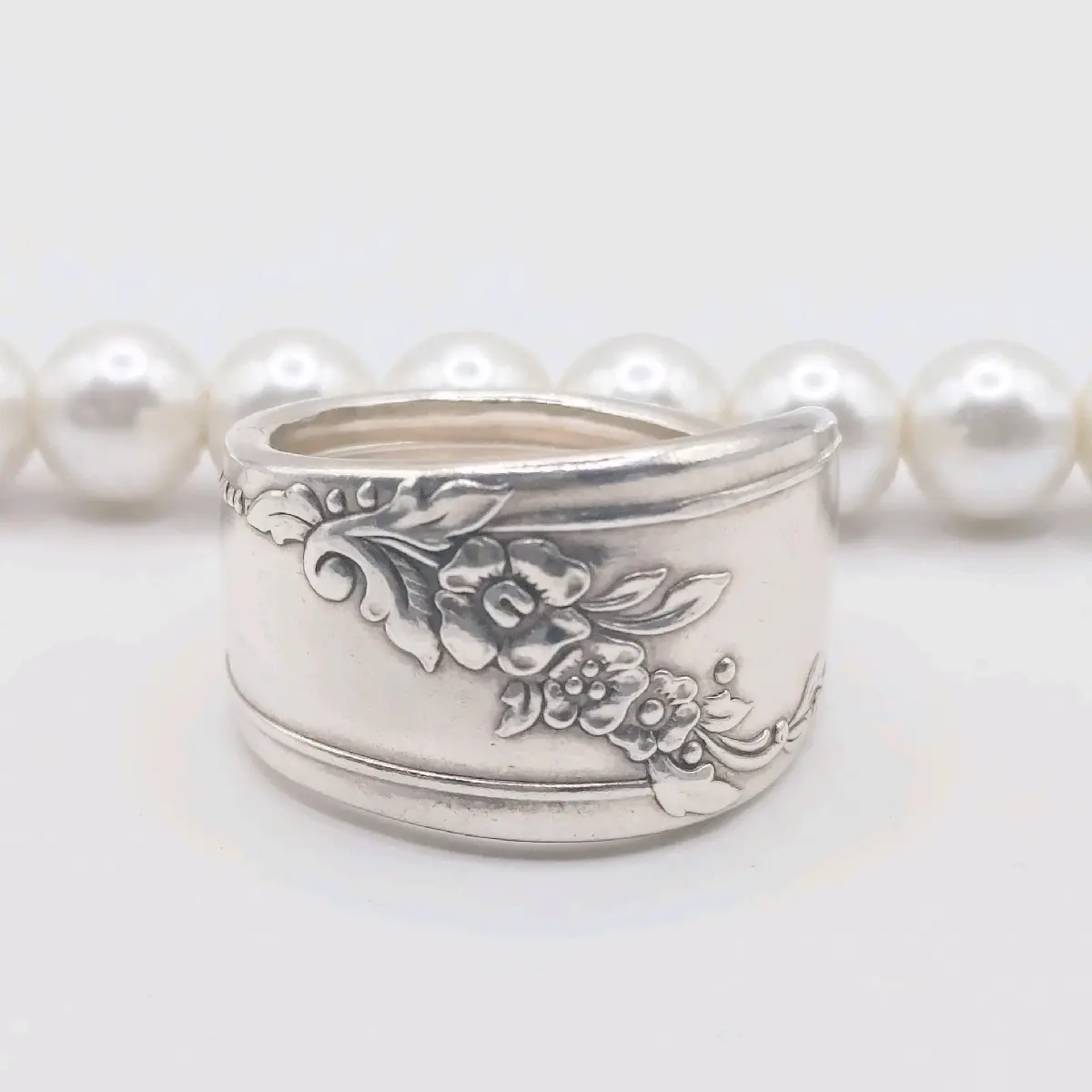 Vintage '1946 Queen Bess II' Spoon Ring - Handcrafted from Silverware