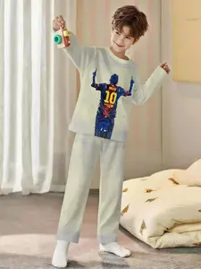 Light gray football 2-piece set: boys' digital printed long-sleeved pajamas with long pants, made of flame-retardant fabric. A stylish, trendy, casual, comfortable and soft pajama set, suitable for sleeping and home leisure. 100% polyester, suitable for