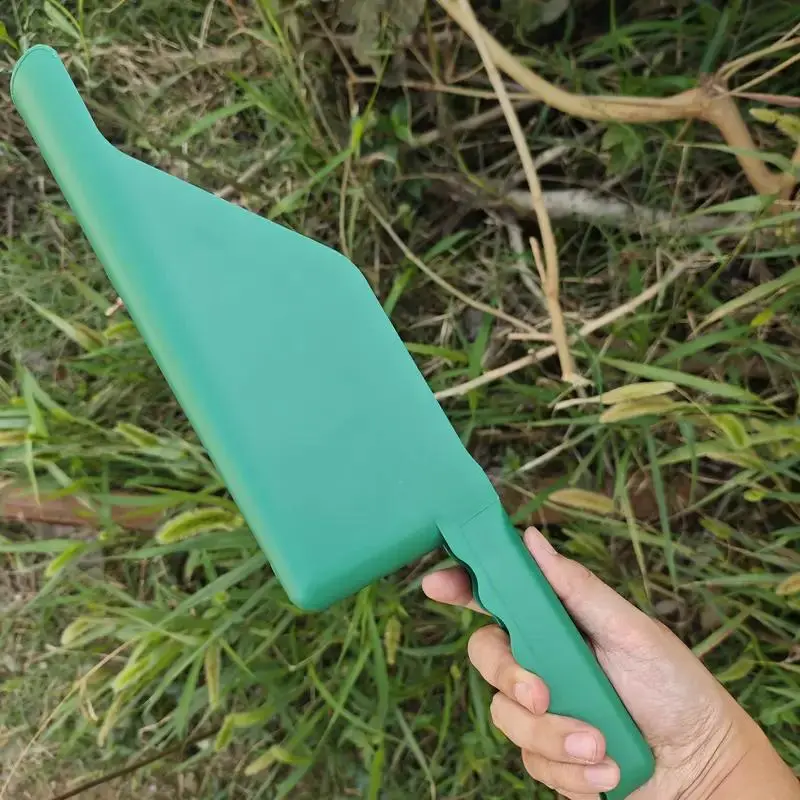 Large Capacity Garden Shovel, Durable Plastic Garden Shovel, Multifunctional Garden Cleaning Tool for Leaf Collection & Roof Drainage