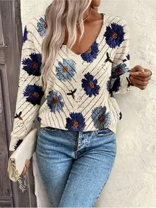 Blue Daisy Bee Print V Neck Knit Sweater, Loose Casual Long Sleeve Women's Pullover, Comfortable Fall & Winter Fashion Top