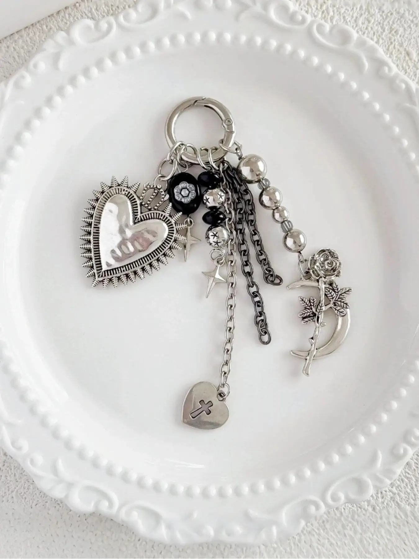 Gothic Vintage Heart Keychain, Y2K Dark Style Personalized Bag Charm, Silver Color Cross Rose Metal Pendant, Unique Accessory, Keychain Jewelry, Stainless Steel Keychain, Fashionable Alloy Keychain, Heart Design Keychain, Stylish Keychain