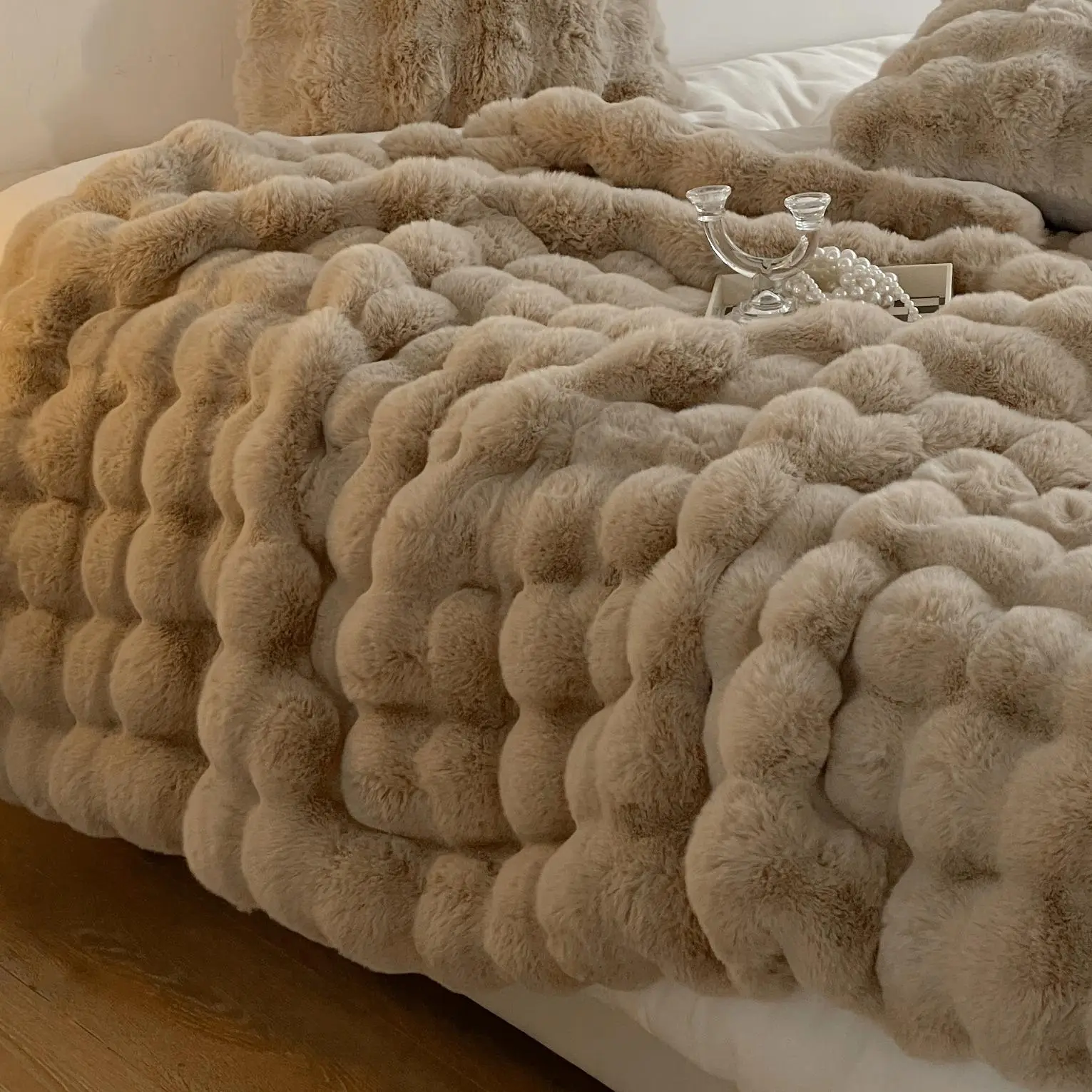 Bedroom Decor Fluffy Blanket, 800gsm Soft Comfortable Bedding Plush Blankets, Warm Throw Blanket, Comfy Bedding Supplies for Home Office Travel, Chris