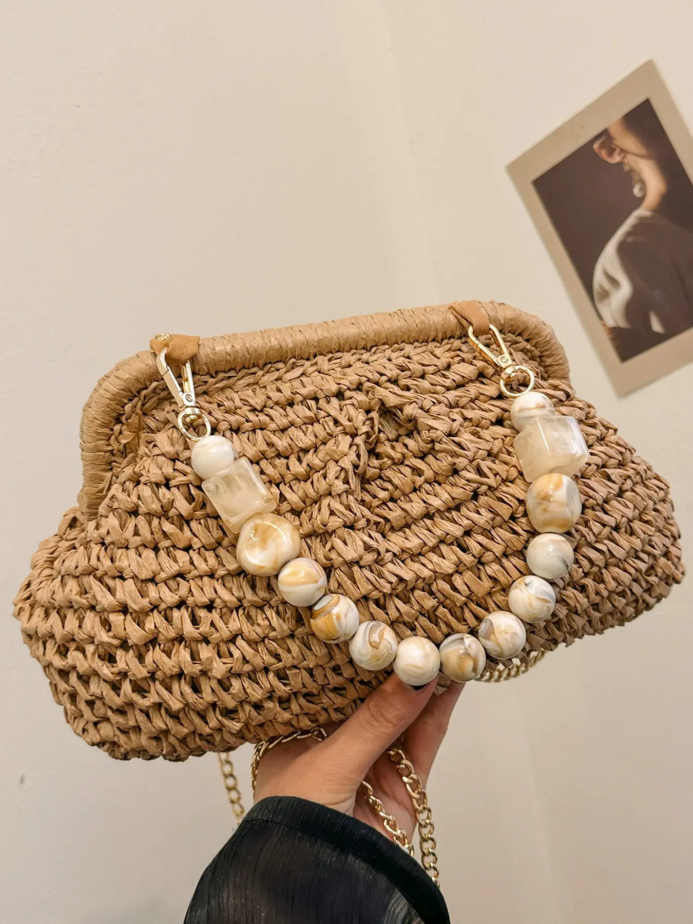 Vacation-style woven pearl and shell embellished bag with chain shoulder strap design, Handcrafted Bag, Casual shoulder bag, Crossbody with chain, perfect for daily shopping or beach vacations, Fashionable Casual Bag