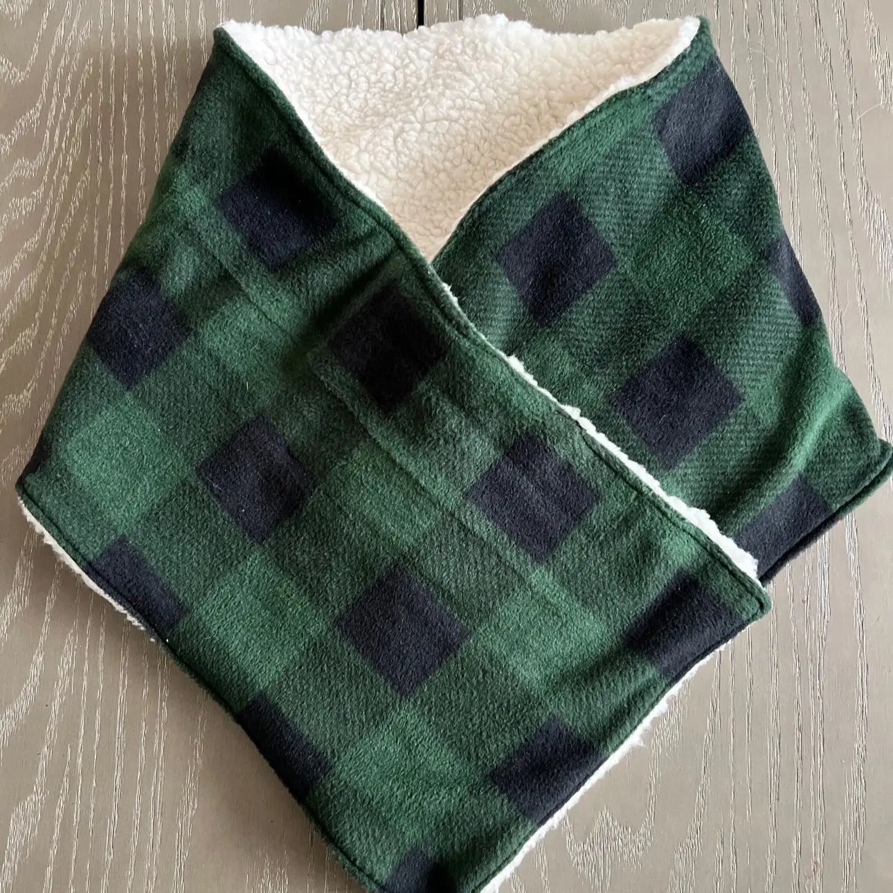 Green buffalo checkered fleece Sherpa scarf with magnetic closures Winter