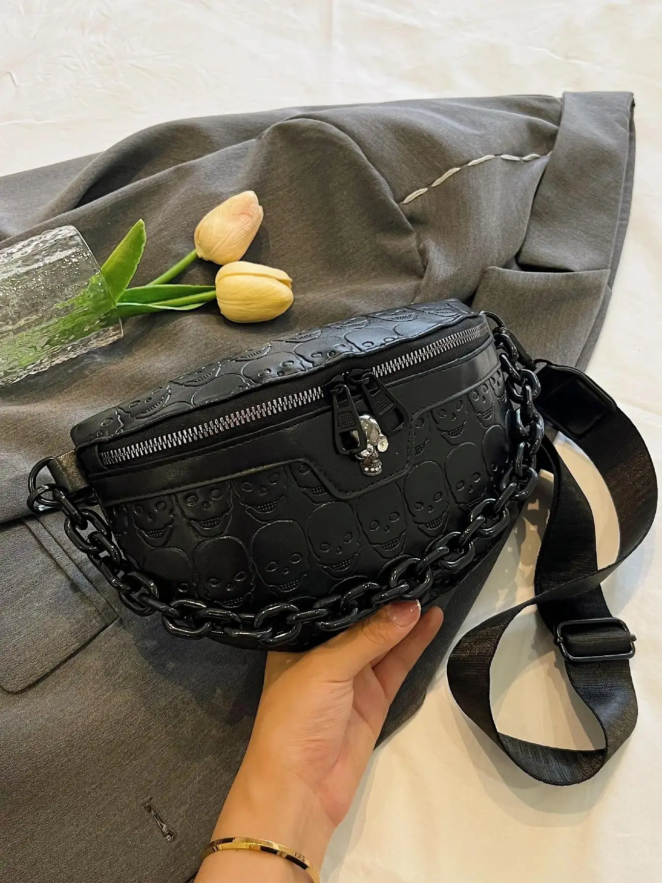 Women's Summer Minimalist Casual Plain Skull Design Fanny Pack, Fashionable Chain Decor Fanny Pack with Adjustable Strap for Daily Used